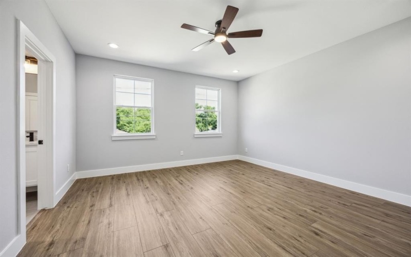 4002 ROBERT L PARISH SR Avenue, Dallas, TX 75210, 3 Habitaciones Habitaciones , ,2 BañosBaños,Residential,En Venta,4002 ROBERT L PARISH SR Avenue,20944563