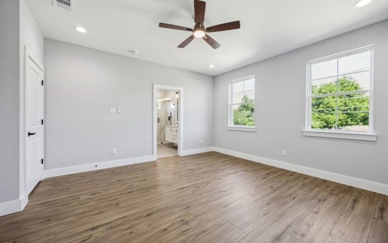 4002 ROBERT L PARISH SR Avenue, Dallas, TX 75210, 3 Habitaciones Habitaciones , ,2 BañosBaños,Residential,En Venta,4002 ROBERT L PARISH SR Avenue,20944563