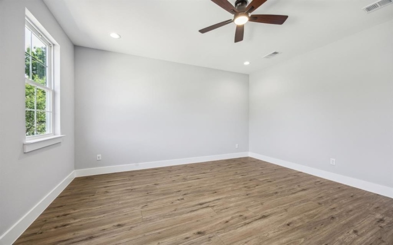 4002 ROBERT L PARISH SR Avenue, Dallas, TX 75210, 3 Habitaciones Habitaciones , ,2 BañosBaños,Residential,En Venta,4002 ROBERT L PARISH SR Avenue,20944563
