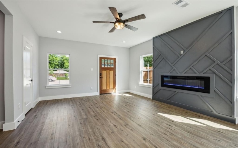 4002 ROBERT L PARISH SR Avenue, Dallas, TX 75210, 3 Habitaciones Habitaciones , ,2 BañosBaños,Residential,En Venta,4002 ROBERT L PARISH SR Avenue,20944563