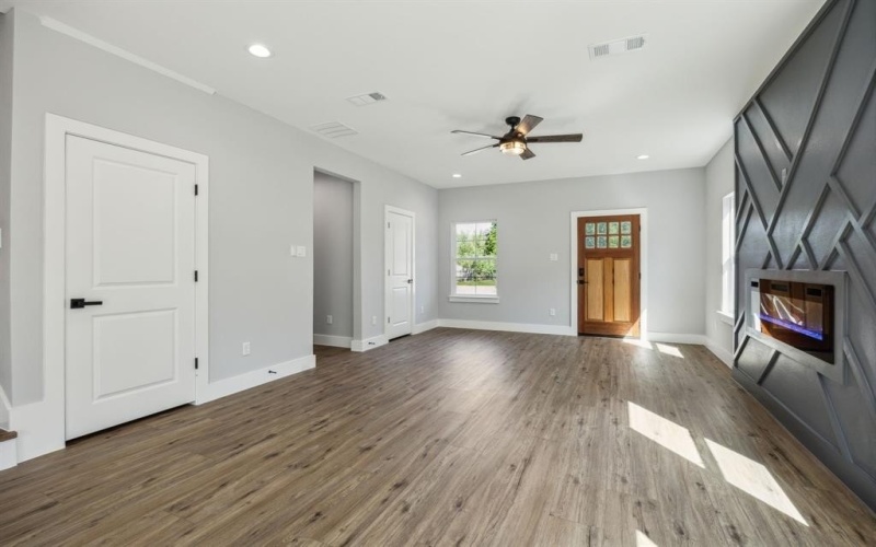 4002 ROBERT L PARISH SR Avenue, Dallas, TX 75210, 3 Habitaciones Habitaciones , ,2 BañosBaños,Residential,En Venta,4002 ROBERT L PARISH SR Avenue,20944563