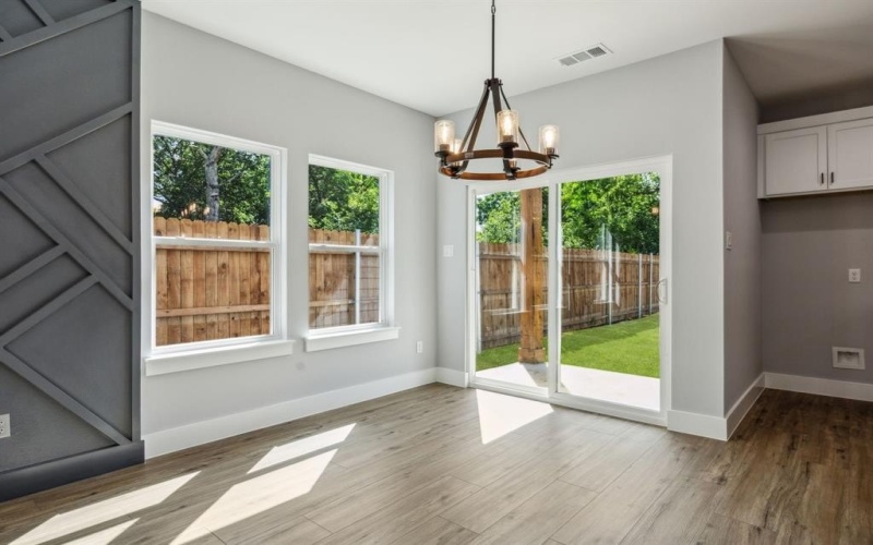 4002 ROBERT L PARISH SR Avenue, Dallas, TX 75210, 3 Habitaciones Habitaciones , ,2 BañosBaños,Residential,En Venta,4002 ROBERT L PARISH SR Avenue,20944563
