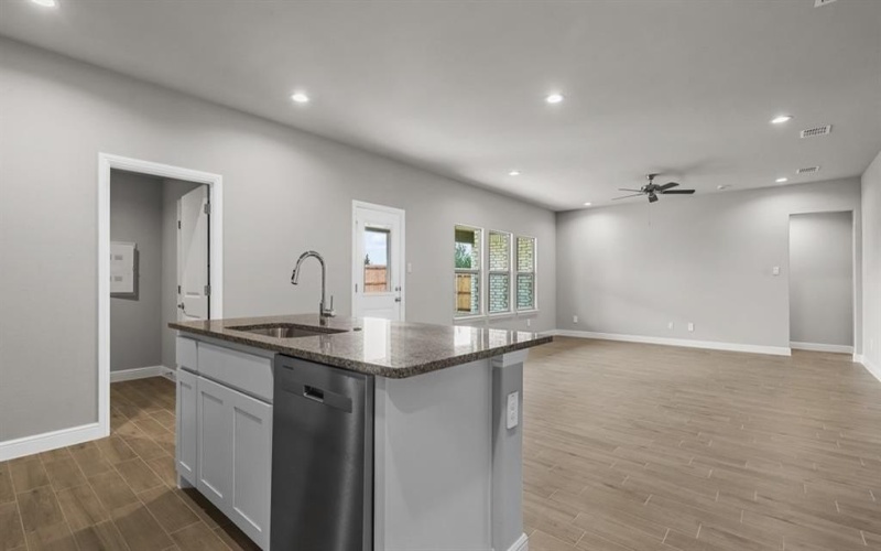 304 LIBBY Lane, Mansfield, TX 76063, 3 Habitaciones Habitaciones , ,2 BañosBaños,Residential,En Venta,304 LIBBY Lane,20946517