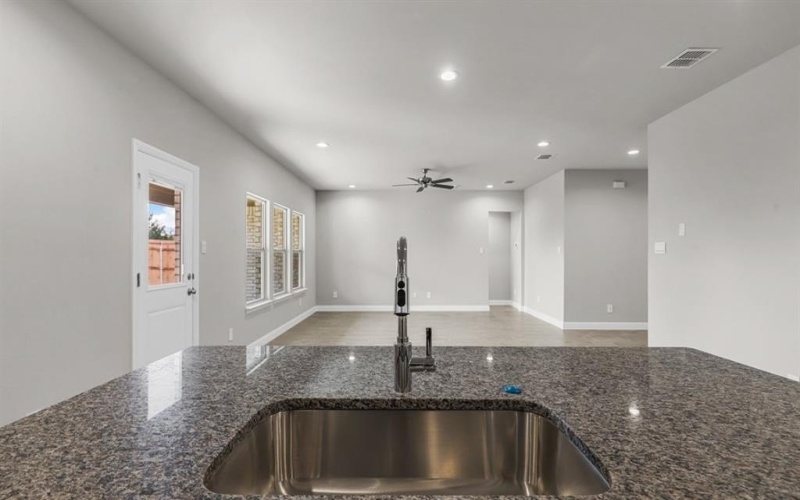 304 LIBBY Lane, Mansfield, TX 76063, 3 Habitaciones Habitaciones , ,2 BañosBaños,Residential,En Venta,304 LIBBY Lane,20946517