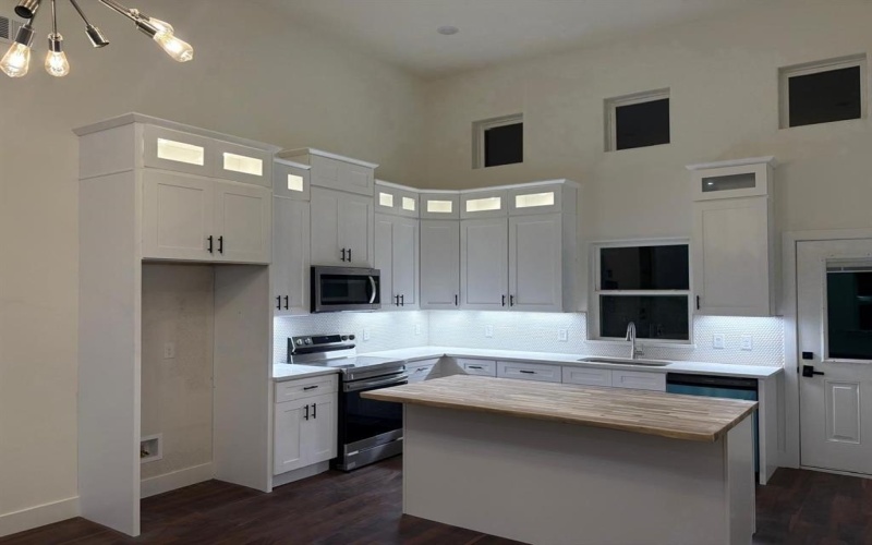5518 Cold Water Trail, Granbury, TX 76048, 3 Bedrooms Bedrooms, ,2 BathroomsBathrooms,Residential,For Sale,5518 Cold Water Trail,20939957