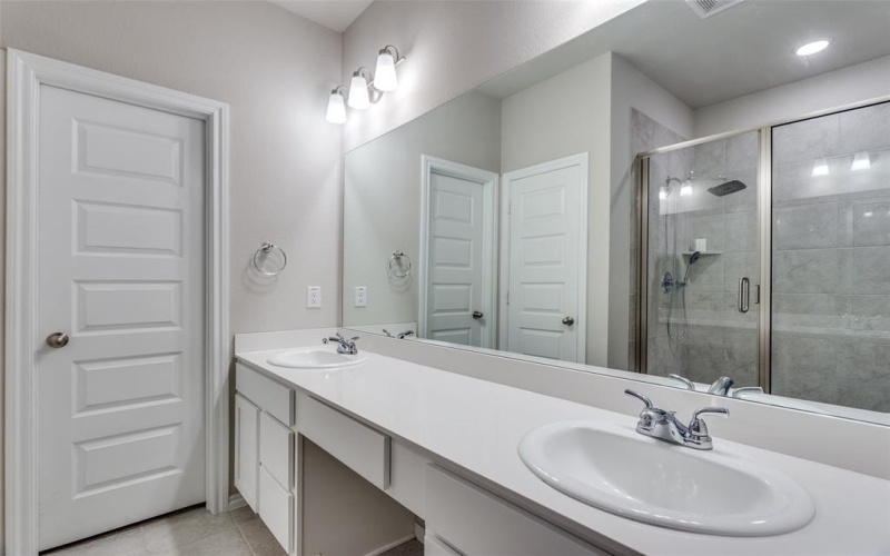 2944 Dixondale Drive, Fort Worth, TX 76108, 4 Bedrooms Bedrooms, ,2 BathroomsBathrooms,Residential,For Sale,2944 Dixondale Drive,20947024