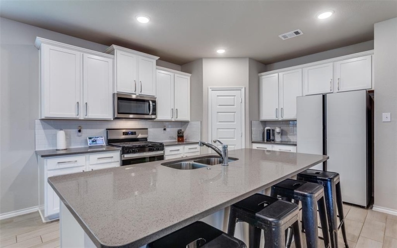 2944 Dixondale Drive, Fort Worth, TX 76108, 4 Bedrooms Bedrooms, ,2 BathroomsBathrooms,Residential,For Sale,2944 Dixondale Drive,20947024
