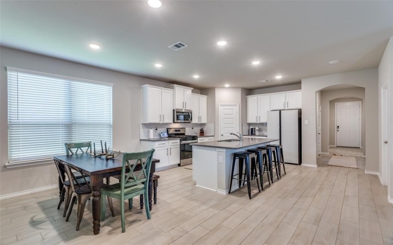 2944 Dixondale Drive, Fort Worth, TX 76108, 4 Bedrooms Bedrooms, ,2 BathroomsBathrooms,Residential,For Sale,2944 Dixondale Drive,20947024