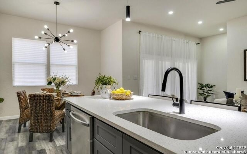 1611 S Gevers #102, San Antonio, TX 78210, 3 Bedrooms Bedrooms, ,2 BathroomsBathrooms,Residential,For Sale,1611 S Gevers #102,1869581