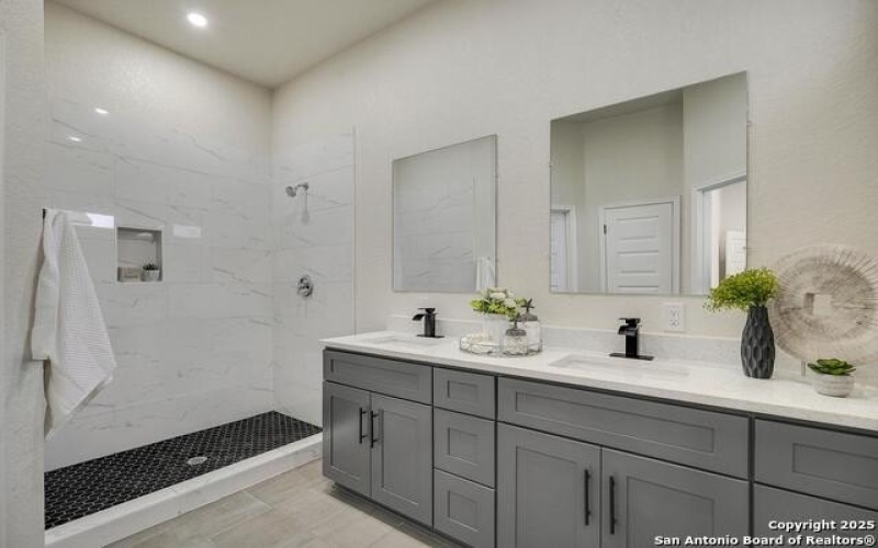 1611 S Gevers #102, San Antonio, TX 78210, 3 Bedrooms Bedrooms, ,2 BathroomsBathrooms,Residential,For Sale,1611 S Gevers #102,1869581