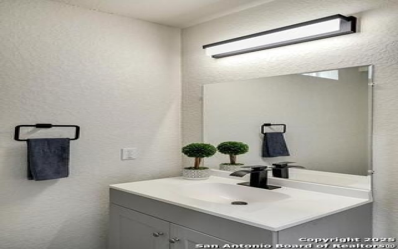 1611 S Gevers #102, San Antonio, TX 78210, 3 Bedrooms Bedrooms, ,2 BathroomsBathrooms,Residential,For Sale,1611 S Gevers #102,1869581