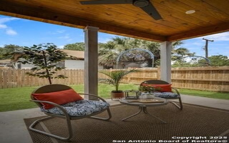 1611 S Gevers #102, San Antonio, TX 78210, 3 Bedrooms Bedrooms, ,2 BathroomsBathrooms,Residential,For Sale,1611 S Gevers #102,1869581