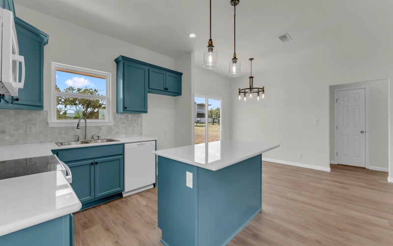 338 Golden Beach Drive, Buchanan Dam, TX 78609, 4 Habitaciones Habitaciones , ,2 BañosBaños,Residential,En Venta,338 Golden Beach Drive,0,173573