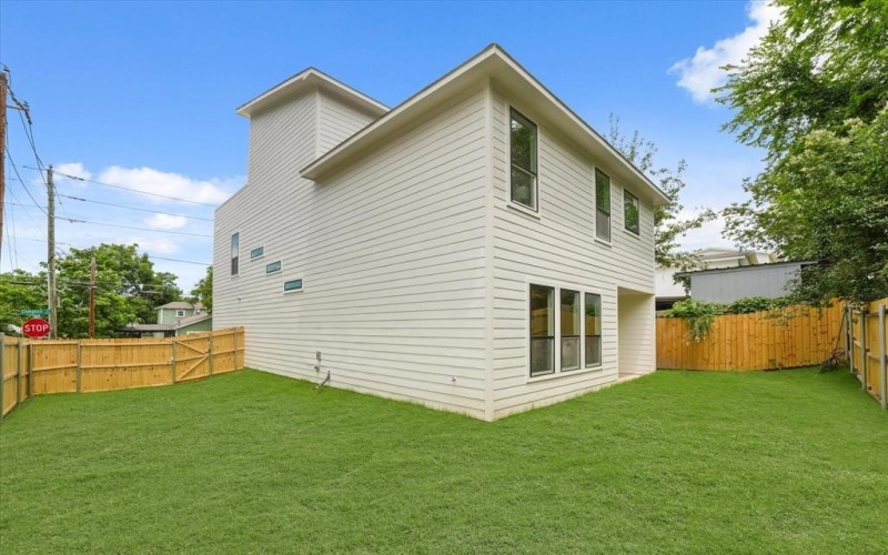 1336 Compton Street, Dallas, TX 75203, 3 Habitaciones Habitaciones , ,2 BañosBaños,Residential,En Venta,1336 Compton Street,20947404