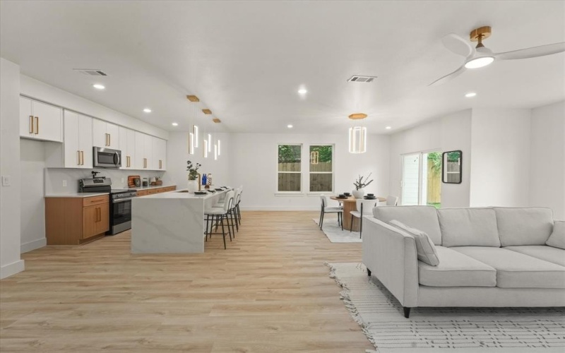 1336 Compton Street, Dallas, TX 75203, 3 Habitaciones Habitaciones , ,2 BañosBaños,Residential,En Venta,1336 Compton Street,20947404