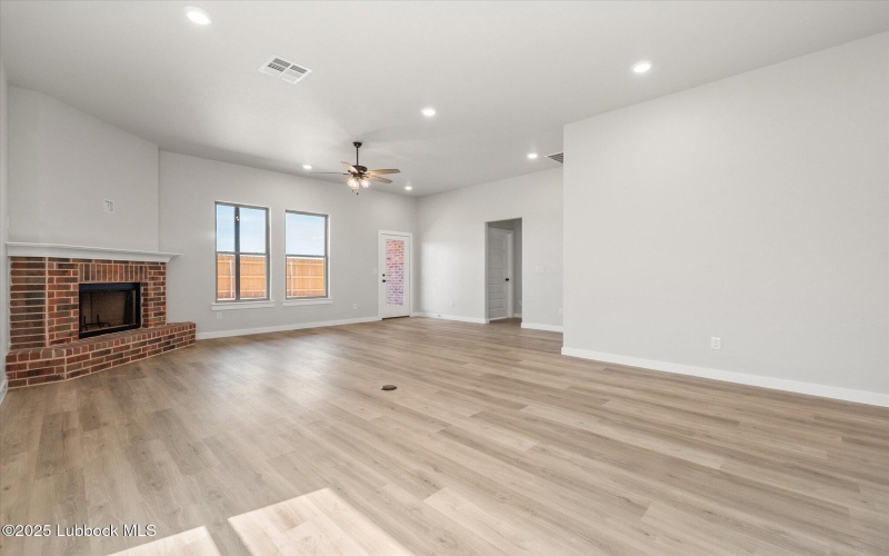 636 E 31st Street, Wolfforth, TX 79382, 3 Habitaciones Habitaciones , ,2 BañosBaños,Residential,En Venta,636 E 31st Street,202555313