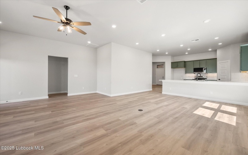 636 E 31st Street, Wolfforth, TX 79382, 3 Habitaciones Habitaciones , ,2 BañosBaños,Residential,En Venta,636 E 31st Street,202555313