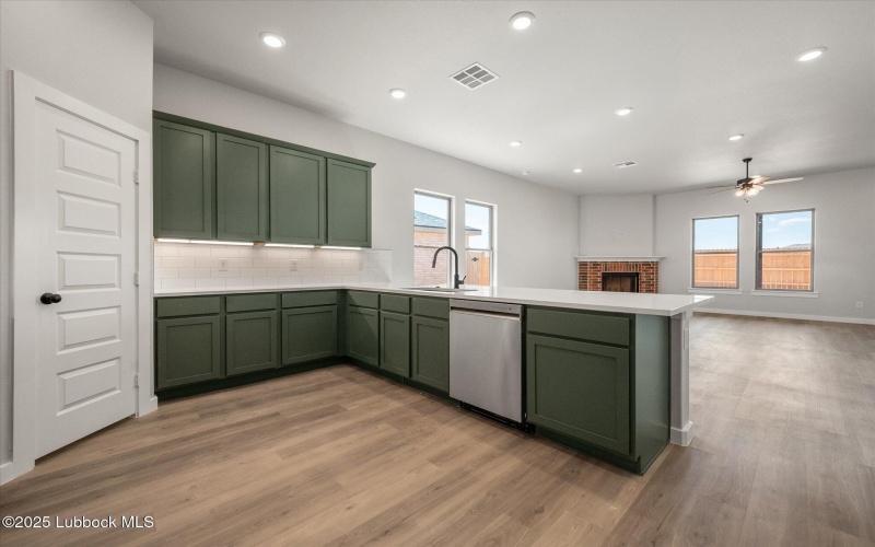 636 E 31st Street, Wolfforth, TX 79382, 3 Habitaciones Habitaciones , ,2 BañosBaños,Residential,En Venta,636 E 31st Street,202555313