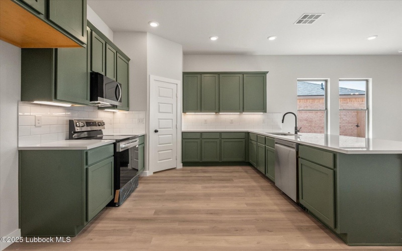 636 E 31st Street, Wolfforth, TX 79382, 3 Habitaciones Habitaciones , ,2 BañosBaños,Residential,En Venta,636 E 31st Street,202555313