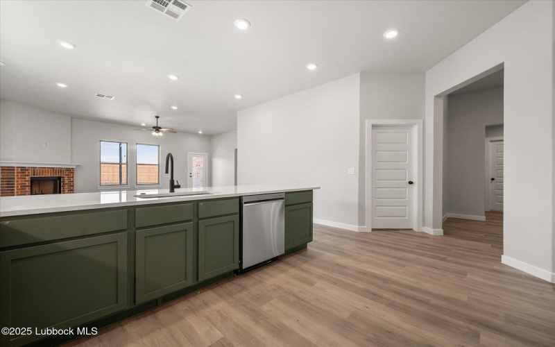 636 E 31st Street, Wolfforth, TX 79382, 3 Habitaciones Habitaciones , ,2 BañosBaños,Residential,En Venta,636 E 31st Street,202555313