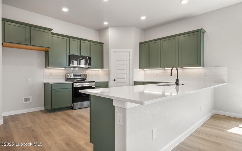 636 E 31st Street, Wolfforth, TX 79382, 3 Habitaciones Habitaciones , ,2 BañosBaños,Residential,En Venta,636 E 31st Street,202555313