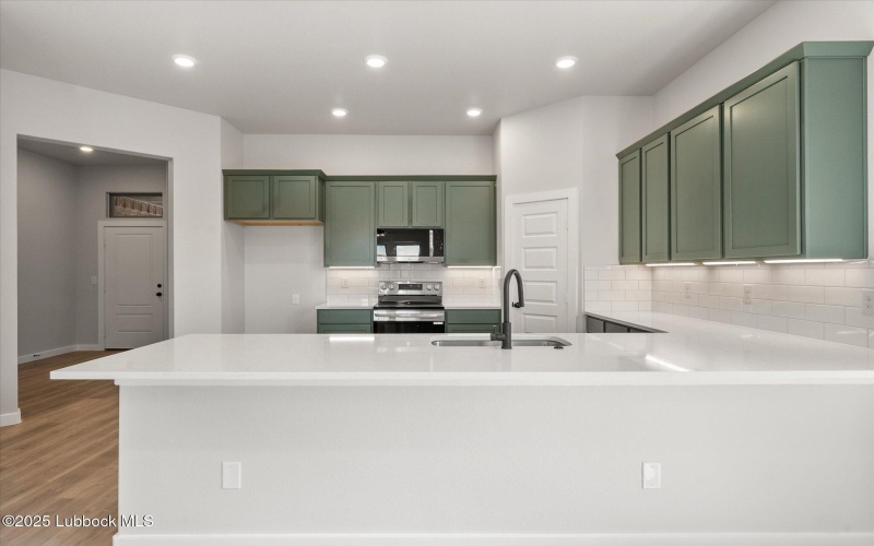 636 E 31st Street, Wolfforth, TX 79382, 3 Habitaciones Habitaciones , ,2 BañosBaños,Residential,En Venta,636 E 31st Street,202555313