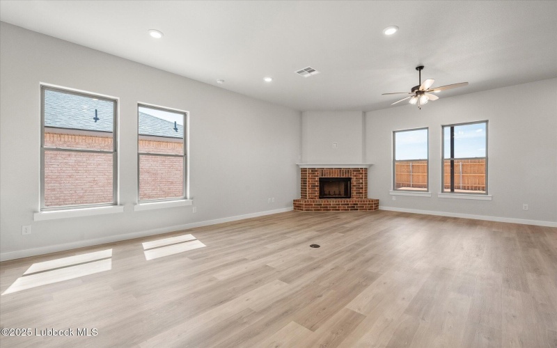 636 E 31st Street, Wolfforth, TX 79382, 3 Habitaciones Habitaciones , ,2 BañosBaños,Residential,En Venta,636 E 31st Street,202555313