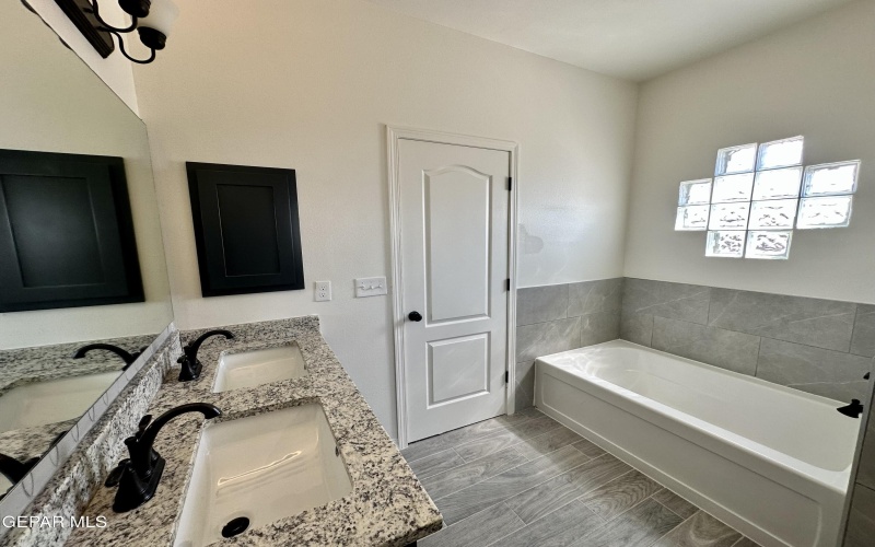 14649 Tierra Oviedo Avenue, El Paso, TX 79938, 4 Habitaciones Habitaciones , ,2 BañosBaños,Residential,En Venta,14649 Tierra Oviedo Avenue,0,913487