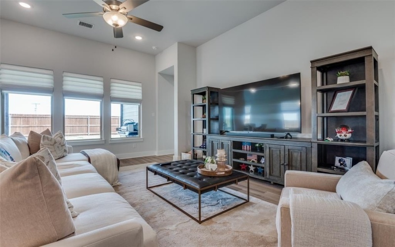 918 Hawthorn Lane, Mansfield, TX 76063, 3 Bedrooms Bedrooms, ,2 BathroomsBathrooms,Residential,For Sale,918 Hawthorn Lane,20898629