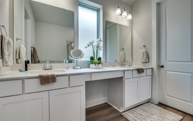 918 Hawthorn Lane, Mansfield, TX 76063, 3 Bedrooms Bedrooms, ,2 BathroomsBathrooms,Residential,For Sale,918 Hawthorn Lane,20898629
