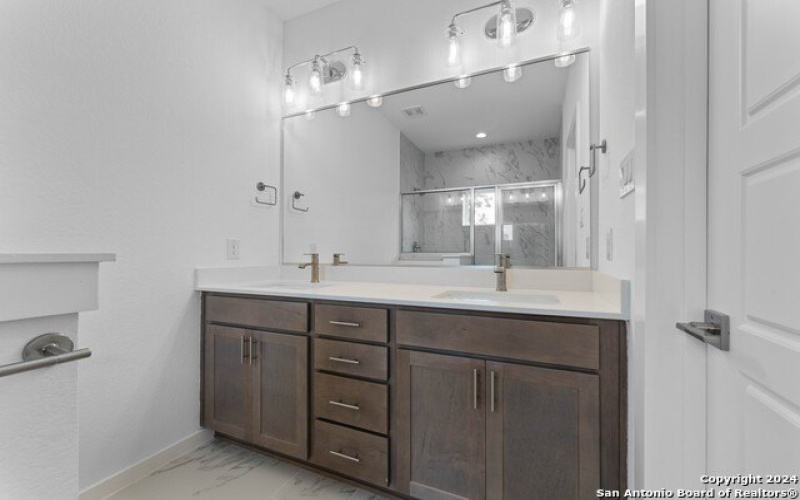 319 HOWARD ST #3, San Antonio, TX 78212-5596, 3 Habitaciones Habitaciones , ,3 BañosBaños,Residential,En Venta,319 HOWARD ST,0,1781788