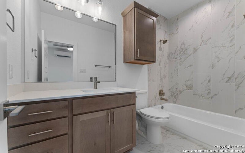 319 HOWARD ST #3, San Antonio, TX 78212-5596, 3 Habitaciones Habitaciones , ,3 BañosBaños,Residential,En Venta,319 HOWARD ST,0,1781788