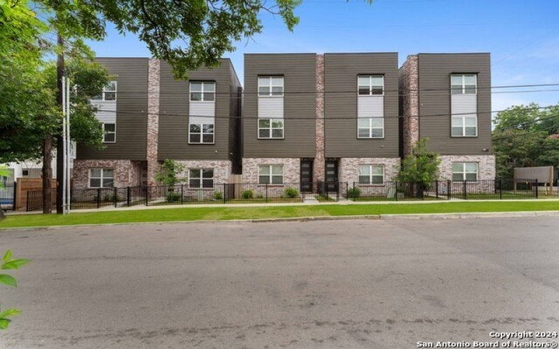 319 HOWARD ST #3, San Antonio, TX 78212-5596, 3 Habitaciones Habitaciones , ,3 BañosBaños,Residential,En Venta,319 HOWARD ST,0,1781788