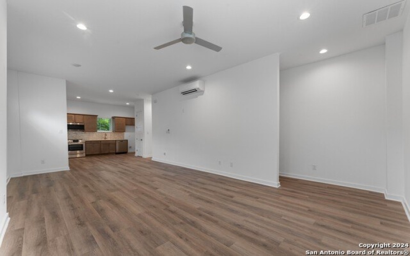 319 HOWARD ST #3, San Antonio, TX 78212-5596, 3 Habitaciones Habitaciones , ,3 BañosBaños,Residential,En Venta,319 HOWARD ST,0,1781788