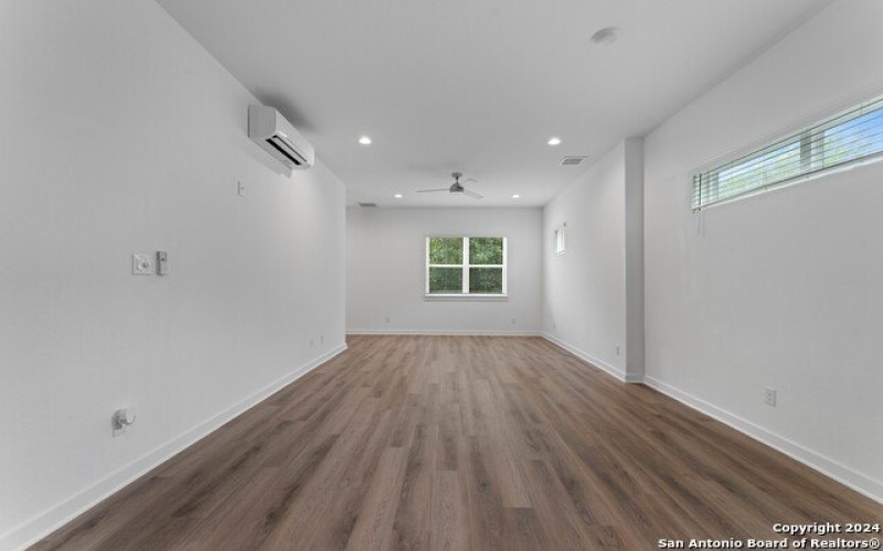 319 HOWARD ST #3, San Antonio, TX 78212-5596, 3 Habitaciones Habitaciones , ,3 BañosBaños,Residential,En Venta,319 HOWARD ST,0,1781788