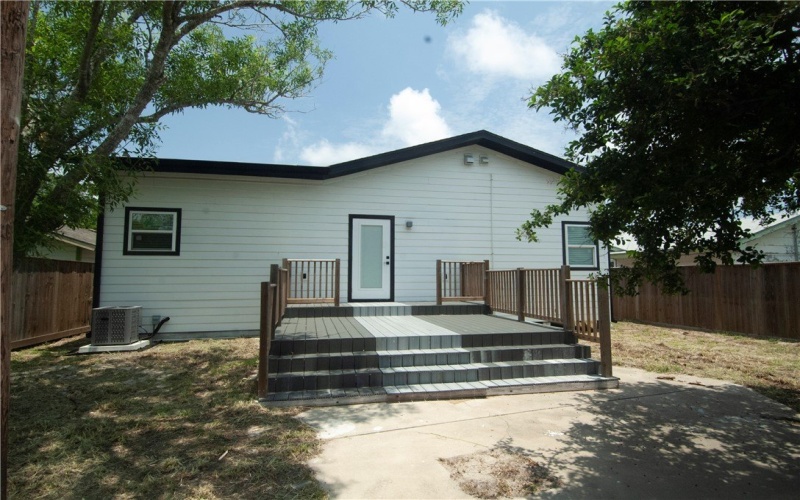 607 W Matlock, Aransas Pass, TX 78336, 2 Habitaciones Habitaciones , ,1 BañoBaños,Residential,En Venta,607 W Matlock,459697