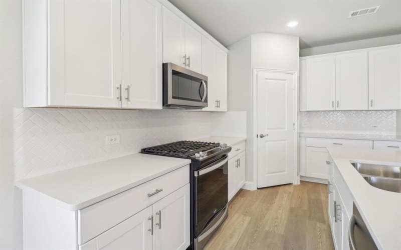 1023 Emberwood Drive, McKinney, TX 75069, 4 Habitaciones Habitaciones , ,3 BañosBaños,Residential,En Venta,1023 Emberwood Drive,20946092