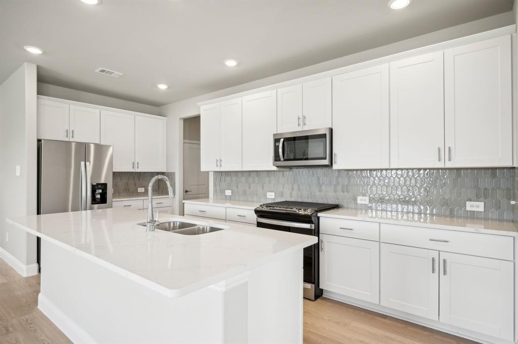 1021 Emberwood Drive, McKinney, TX 75069, 4 Bedrooms Bedrooms, ,3 BathroomsBathrooms,Residential,For Sale,1021 Emberwood Drive,20946093