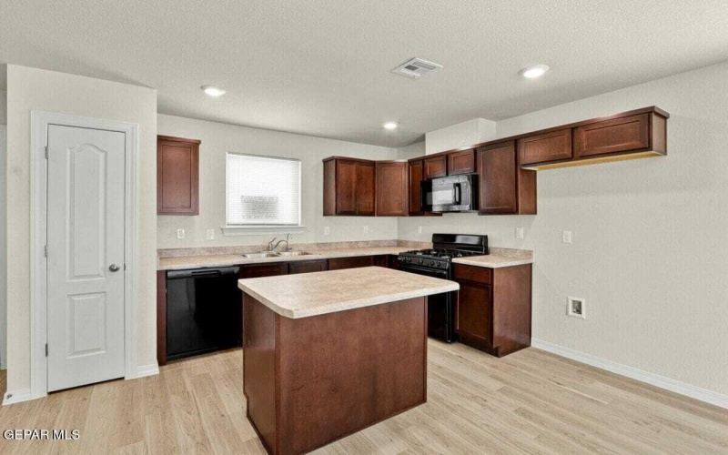 1000 Ferro Cactus Place, Horizon City, TX 79928, 3 Habitaciones Habitaciones , ,2 BañosBaños,Residential,En Venta,1000 Ferro Cactus Place,923351