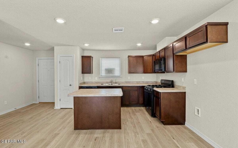 1000 Ferro Cactus Place, Horizon City, TX 79928, 3 Habitaciones Habitaciones , ,2 BañosBaños,Residential,En Venta,1000 Ferro Cactus Place,923351
