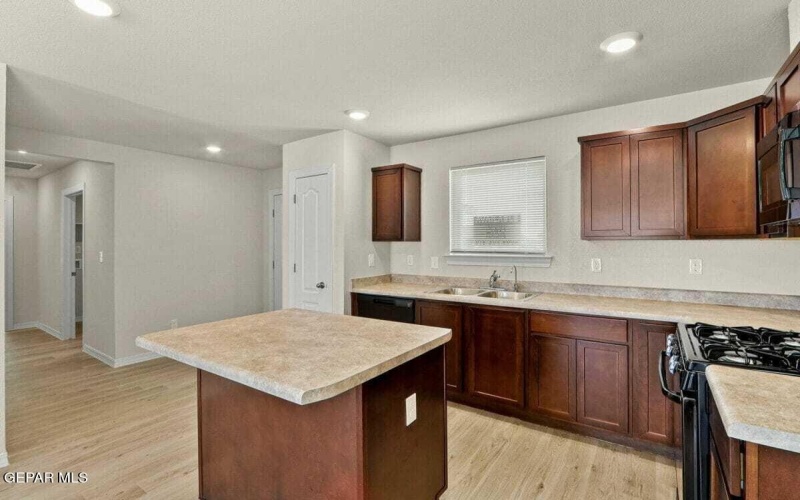 1000 Ferro Cactus Place, Horizon City, TX 79928, 3 Habitaciones Habitaciones , ,2 BañosBaños,Residential,En Venta,1000 Ferro Cactus Place,923351