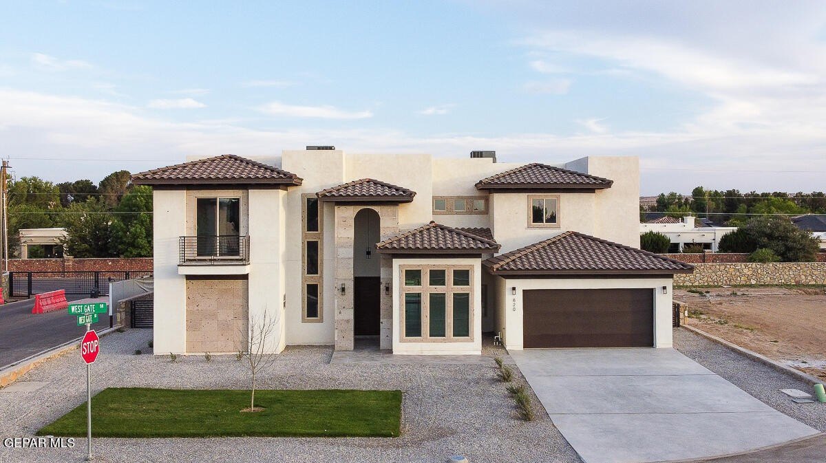 820 W Gate, El Paso, TX 79932, 4 Habitaciones Habitaciones , ,7 BañosBaños,Residential,En Venta,820 W Gate,923369