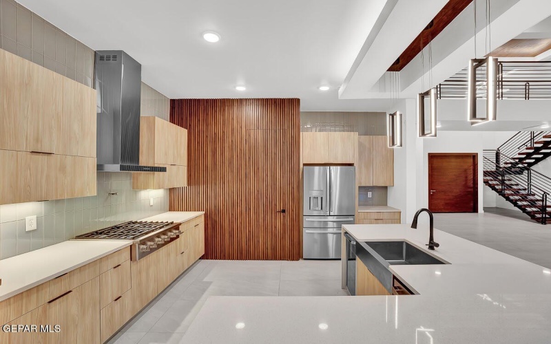 820 W Gate, El Paso, TX 79932, 4 Habitaciones Habitaciones , ,7 BañosBaños,Residential,En Venta,820 W Gate,923369