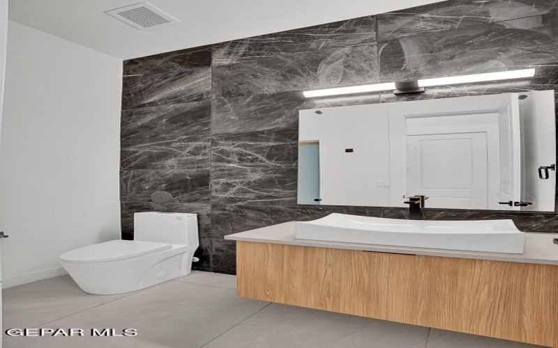 820 W Gate, El Paso, TX 79932, 4 Habitaciones Habitaciones , ,7 BañosBaños,Residential,En Venta,820 W Gate,923369