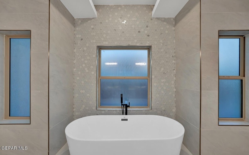 820 W Gate, El Paso, TX 79932, 4 Habitaciones Habitaciones , ,7 BañosBaños,Residential,En Venta,820 W Gate,923369