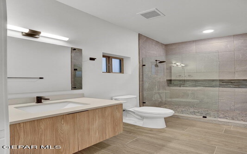 820 W Gate, El Paso, TX 79932, 4 Habitaciones Habitaciones , ,7 BañosBaños,Residential,En Venta,820 W Gate,923369