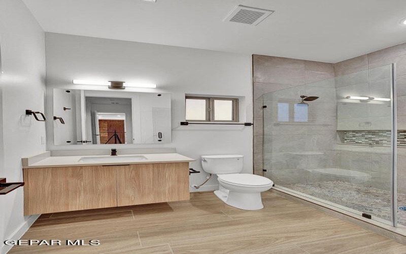 820 W Gate, El Paso, TX 79932, 4 Habitaciones Habitaciones , ,7 BañosBaños,Residential,En Venta,820 W Gate,923369