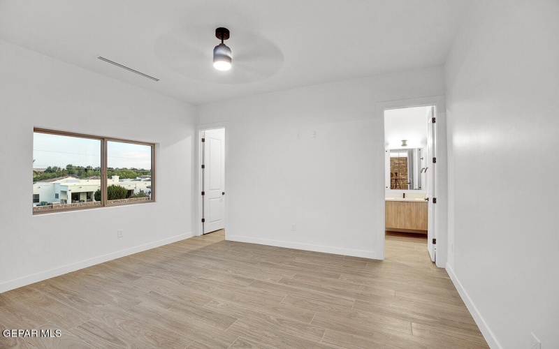 820 W Gate, El Paso, TX 79932, 4 Habitaciones Habitaciones , ,7 BañosBaños,Residential,En Venta,820 W Gate,923369