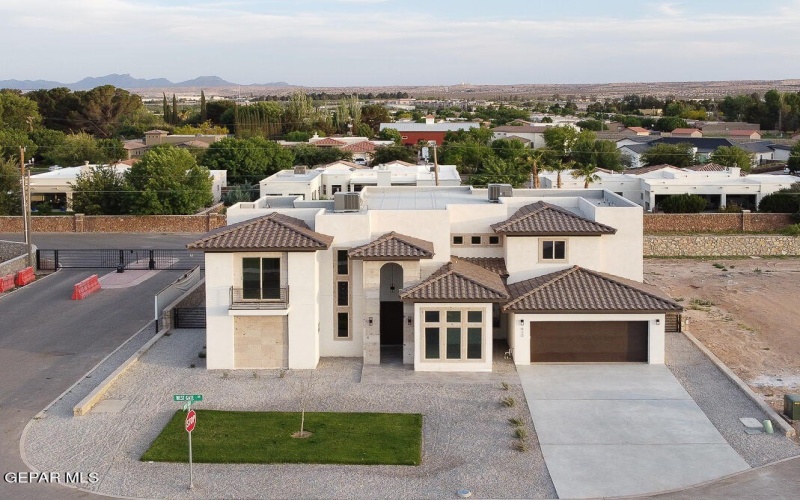 820 W Gate, El Paso, TX 79932, 4 Habitaciones Habitaciones , ,7 BañosBaños,Residential,En Venta,820 W Gate,923369