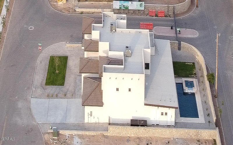 820 W Gate, El Paso, TX 79932, 4 Habitaciones Habitaciones , ,7 BañosBaños,Residential,En Venta,820 W Gate,923369